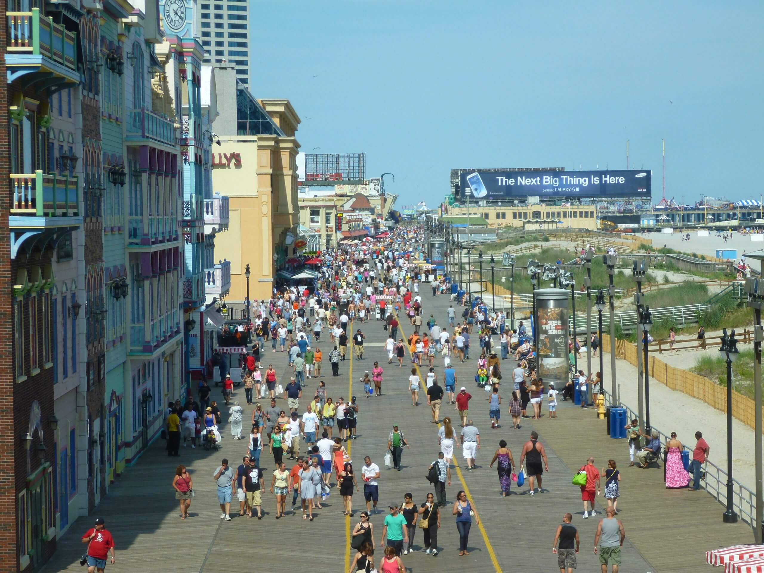 Atlantic_City_Boardwalk_view_north_from_Caesars